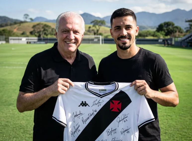 Rodrigo Dinamite se emociona ao lembrar do pai após a classificação do Vasco para a final da Copa do Brasil.