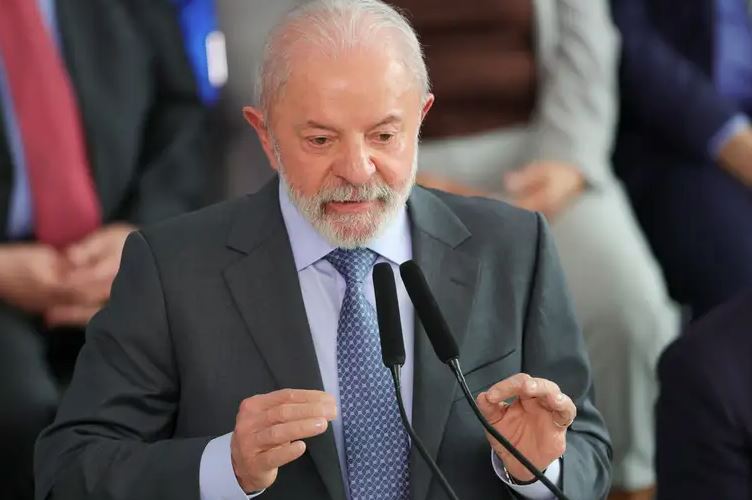 Presidente Lula retoma obra da Transnordestina, destacando importância da ferrovia para o desenvolvimento do Nordeste.