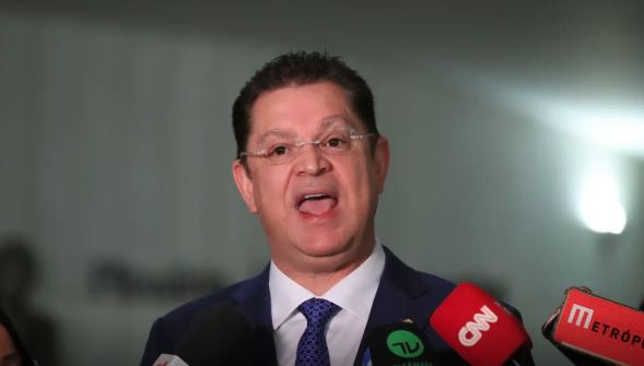 Sóstenes Cavalcante negou irregularidades e afirmou que dinheiro encontrado em sua casa tem origem lícita