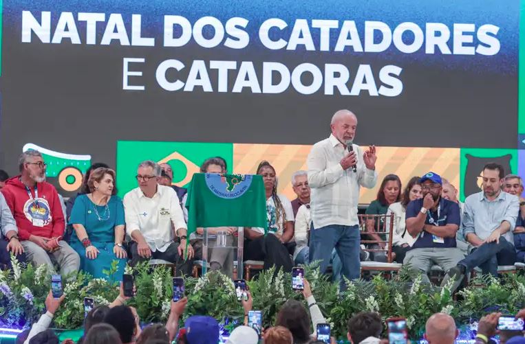 Lula afirmou que vai vetar projeto que reduz penas de condenados pelos atos de 8 de Janeiro.