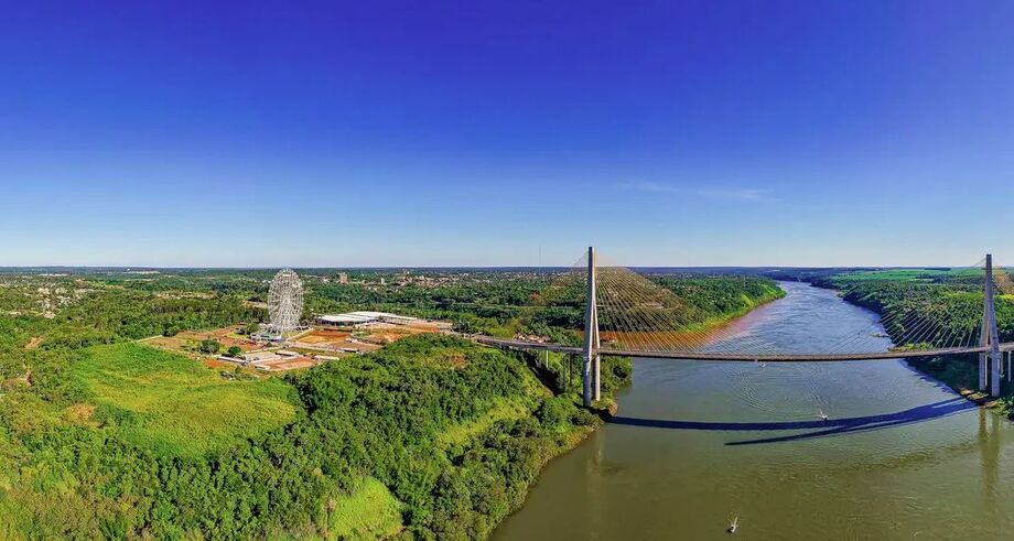 Ponte Internacional da Integração BrasilParaguai foi inaugurada em Foz do Iguaçu com a presença do presidente Lula.