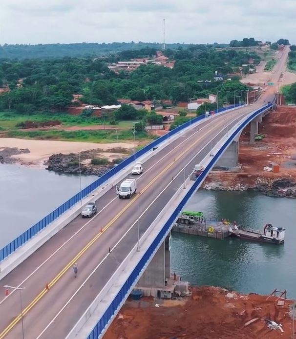 Nova ponte JK foi liberada ao tráfego nesta segunda-feira, um ano após o desabamento da antiga estrutura.
