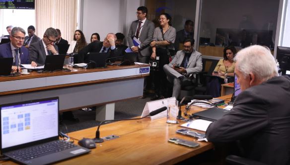 CCJ adia votação de projeto que endurece combate a facções e prevê nova fonte de financiamento via apostas