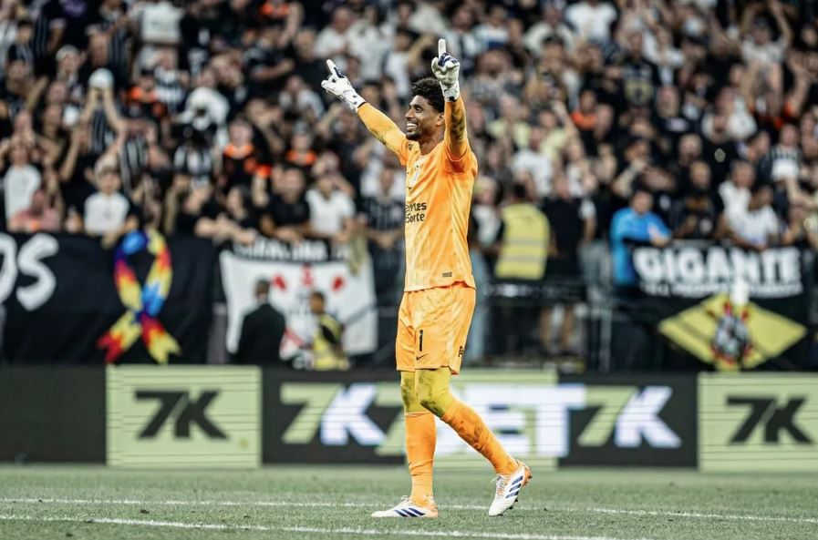 Hugo Souza revelou que a premiação pelo título do Corinthians foi maior do que a esperada pelo elenco.