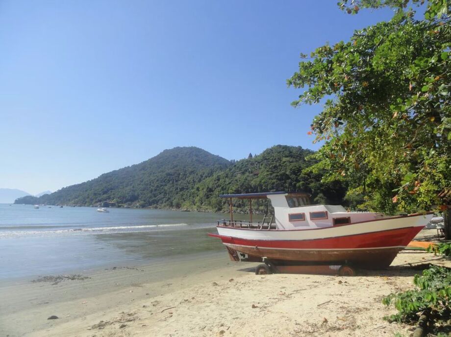 Praia do Itaguá, em Ubatuba, está entre as que estão impróprias para banhistas no litoral paulista