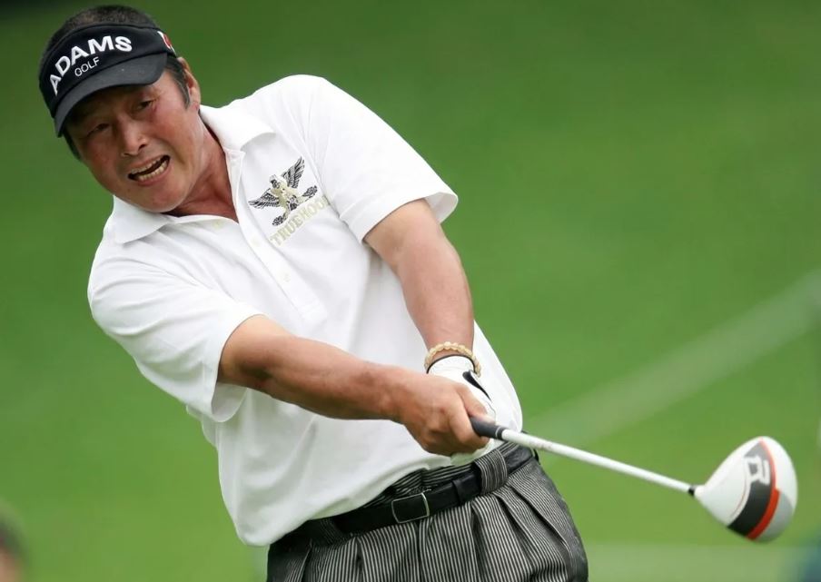 Masashi Jumbo Ozaki, maior ídolo do golfe japonês, morreu aos 78 anos após lutar contra um câncer de cólon.