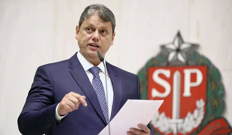 Governador Tarcísio de Freitas manteve a cassação da aposentadoria de auditor fiscal investigado por suspeita de corrupção.