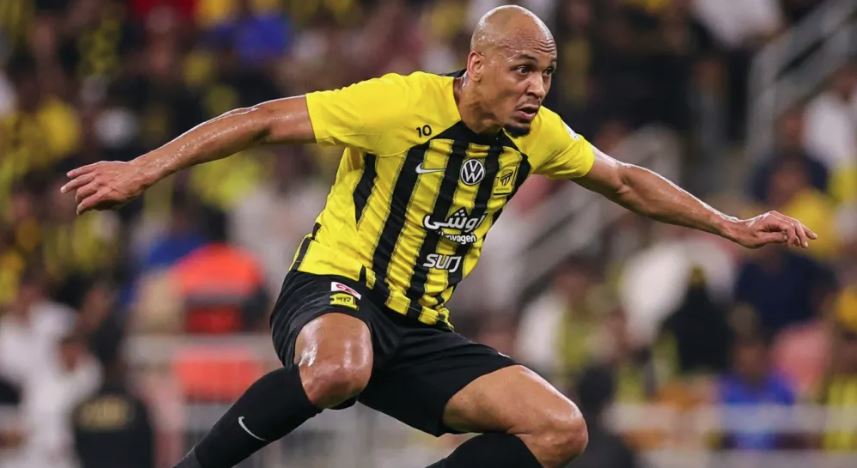 Fabinho, volante do Al-Ittihad, é avaliado pelo Palmeiras como opção experiente para reforçar o meio-campo.