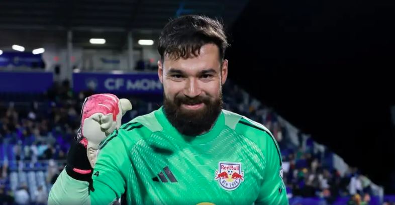 Carlos Coronel, goleiro sul-mato-grossense, está perto de acertar retorno ao futebol brasileiro pelo São Paulo.