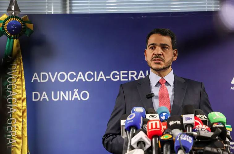 Jorge Messias intensifica articulação no Senado em busca de votos para aprovação no STF.