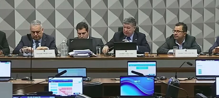Sessão da CPMI do INSS no Congresso, onde parlamentares aprovaram convocações e quebras de sigilo.