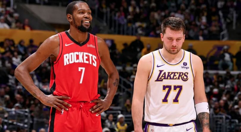 Kevin Durant e Jokic durante vitória dos Rockets sobre os Lakers