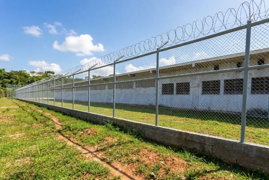 Forças de segurança reforçaram o policiamento em Maués após a fuga de 14 detentos de unidade prisional regional