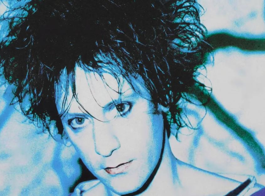 Perry Bamonte durante show do The Cure; músico morreu aos 65 anos após doença rápida