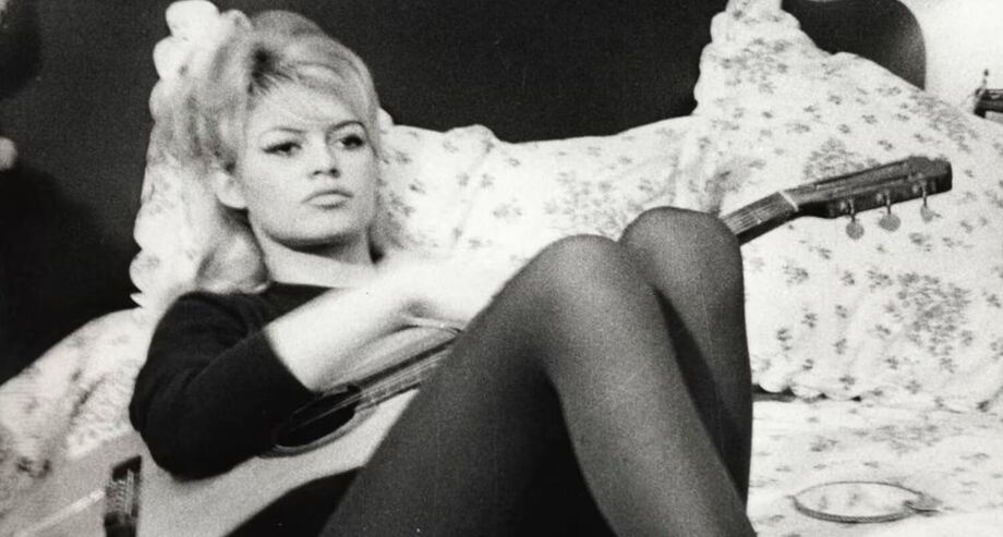 Em cena de 'E Deus Criou a Mulher', Brigitte dançava mambo de forma apaixonada e provocativa