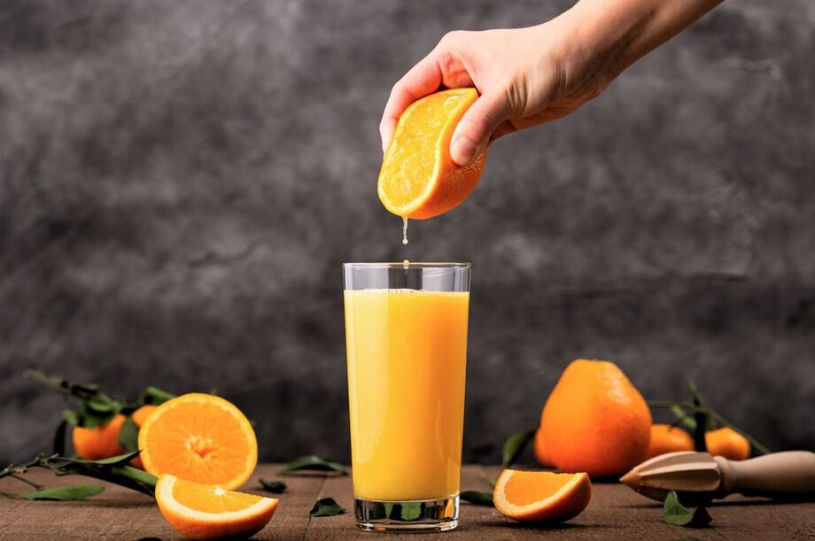 Pesquisa aponta que o consumo regular de suco de laranja pode trazer benefícios à saúde cardiovascular.