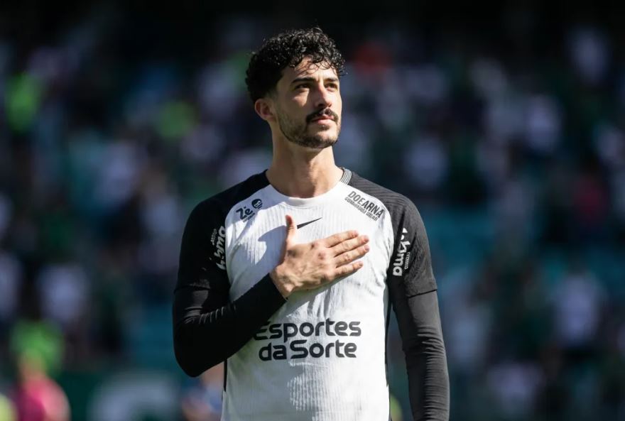 Gustavo Henrique vive temporada de destaque no Corinthians após superar fase difícil no Flamengo.