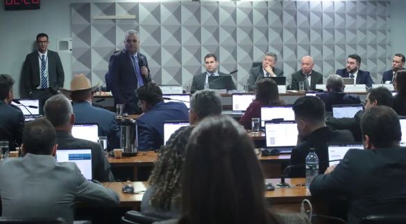 Reunião da CPMI do INSS no Congresso Nacional: foco em fraudes nos consignados e convocação de Zema e Vorcaro