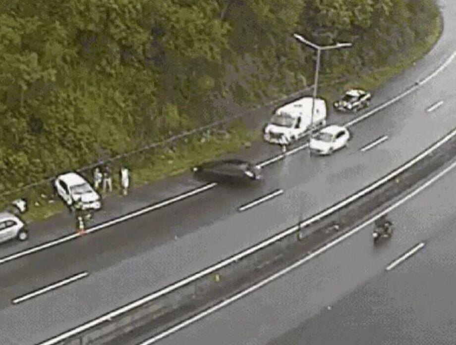 Carro perdeu controle e atropelou policiais e motoristas durante socorro de outro acidente na BR-101, em SC
