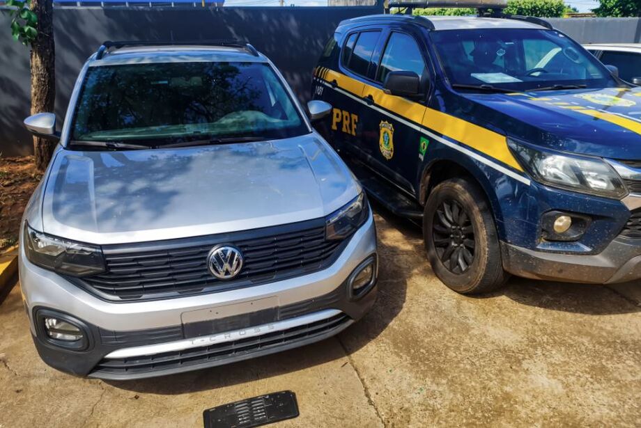 Veículo com registro de furto e placas falsas foi recuperado pela PRF durante fiscalização na BR-262, em Três Lagoas.