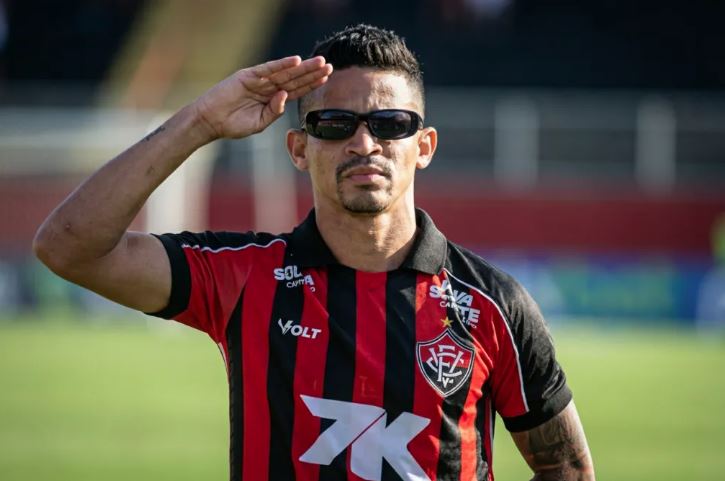 Vitória acertou a compra definitiva de Erick e vai pagar R$ 7 milhões ao São Paulo pelo atacante.