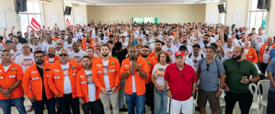 Petroleiros do Norte Fluminense decidiram suspender a greve após aceitarem contraproposta da Petrobras.