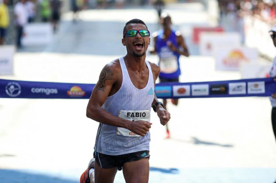 Fábio Jesus comemora o terceiro lugar na São Silvestre e faz desabafo sobre a falta de incentivo ao atletismo no Brasil.