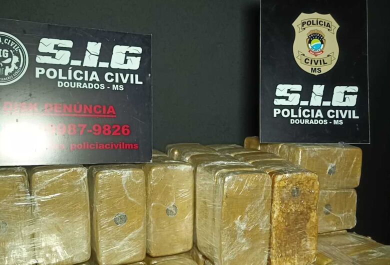 Droga apreendida totalizou 157 quilos distribuídos em 150 tabletes dentro de uma Hilux, segundo a Polícia Civilq