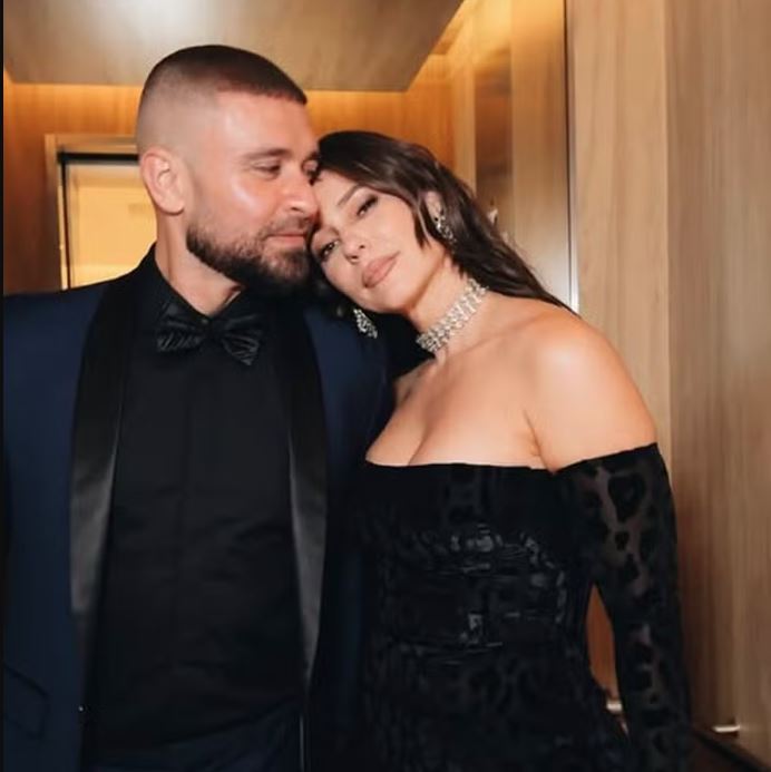 Paolla Oliveira participou de celebração intimista do aniversário de Claudia Raia, sua primeira aparição após o anúncio do término.