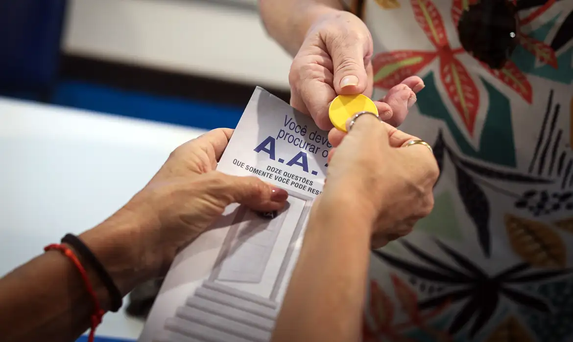 Reuniões femininas de apoio ao alcoolismo crescem no Brasil e são referência para políticas públicas mais acolhedoras
