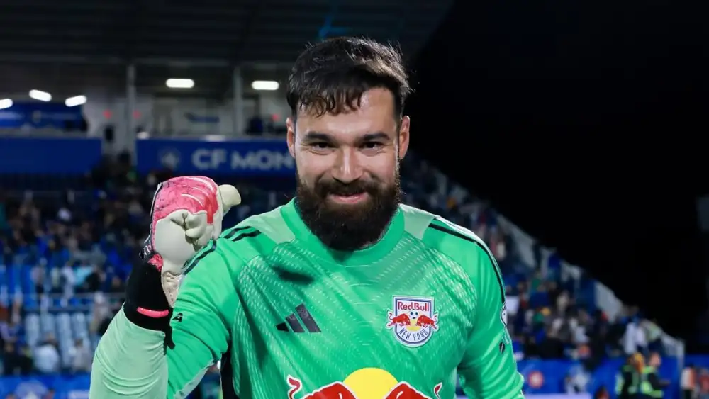 Goleiro Carlos Coronel, de 28 anos e integrante da seleção paraguaia, acerta contrato de duas temporadas com o São Paulo para disputar posição com Rafael.