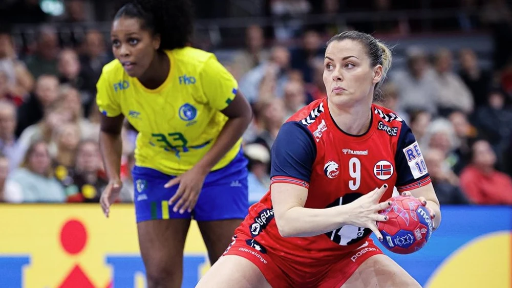 Brasil sofre primeira derrota no Mundial e agora enfrenta a Alemanha por vaga nas semifinais.