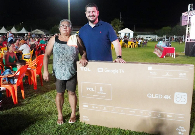 Show de Prêmios de Natal em Nioaque reuniu 2,5 mil pessoas e sorteou dezenas de brindes em clima de solidariedade