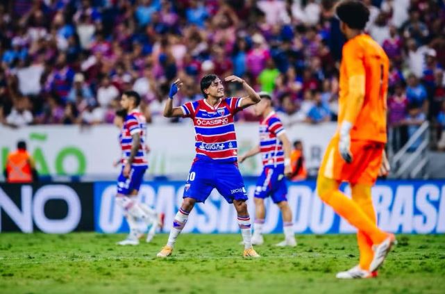 Herrera marca para o Fortaleza na vitória sobre o Corinthians.