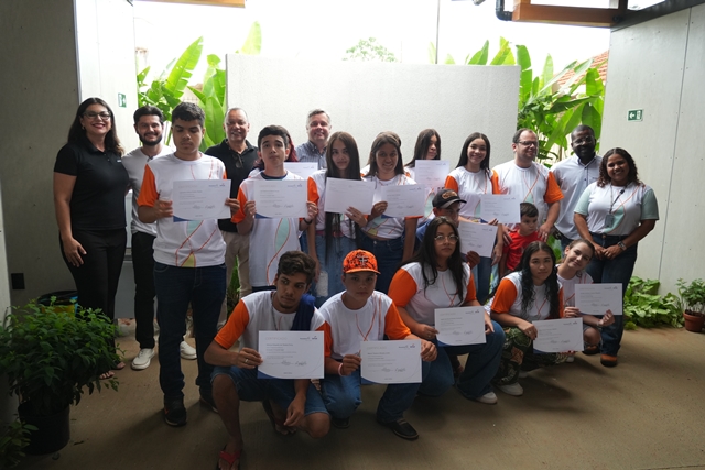 Equipe Arauco e alunos certificados em curso de fotografia