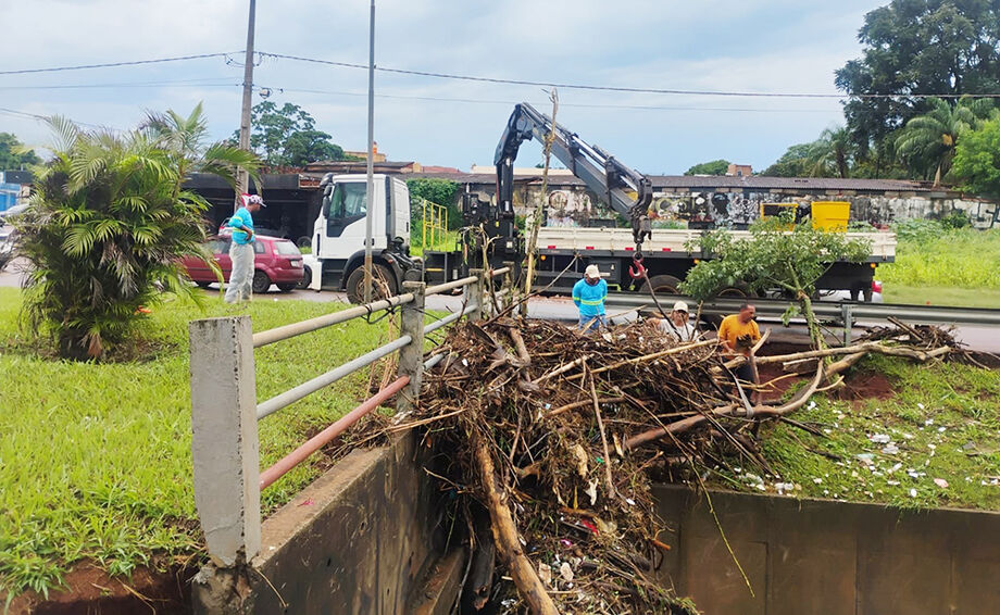 Sisep intensifica limpeza de córregos e vias após chuvas em Campo Grande, mantendo áreas críticas sob controle.