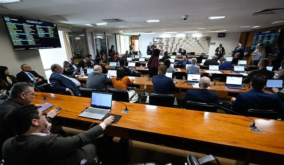 Senado tenta ajustar texto aprovado na Câmara para evitar brechas que favoreçam crimes graves.