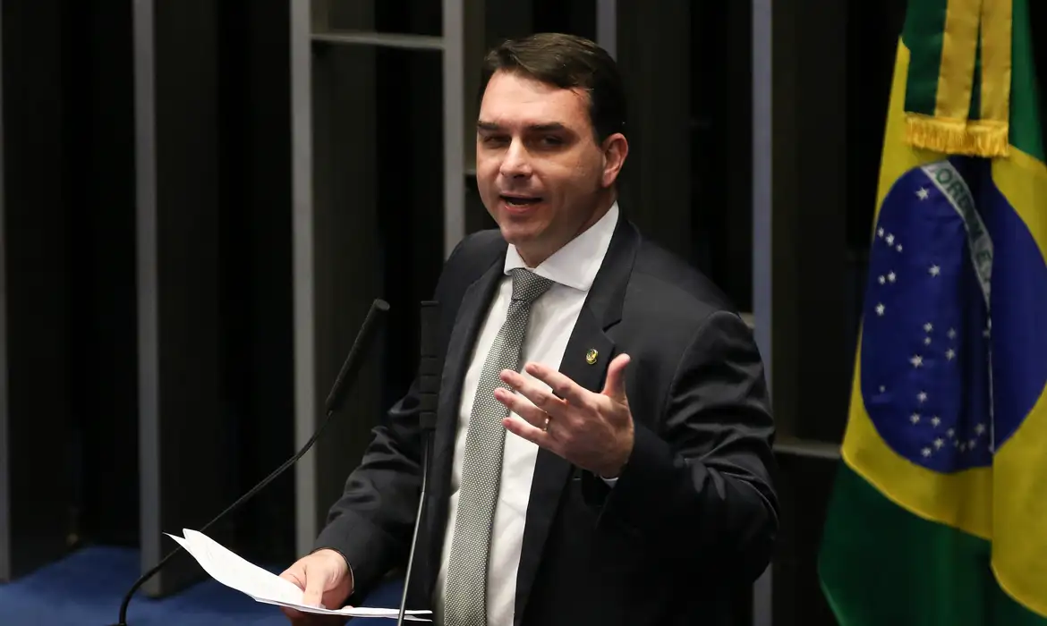 Senador Flávio Bolsonaro é pré-candidato as eleições presidenciais de 2026