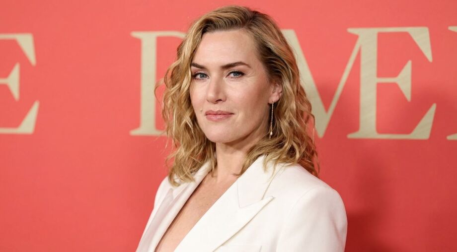 Kate Winslet relembra experiências íntimas com garotas na adolescência em podcast.