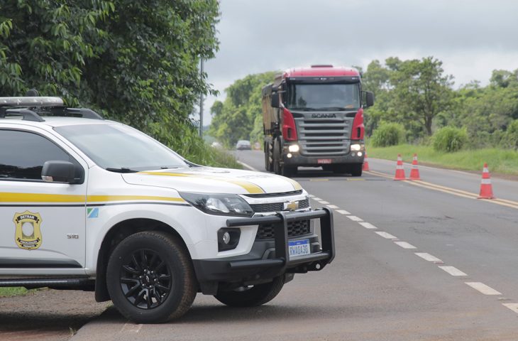 Fiscalização do Detran-MS retirou mais de 20 mil motoristas das vias em 2025 por infrações graves.