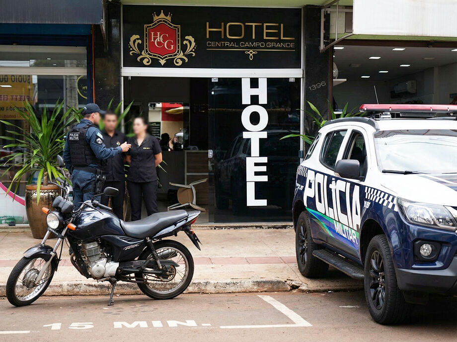 Dramatização do ocorrido / Polícia atendeu ocorrência de briga envolvendo motociclista e funcionários de hotel no Centro de Campo Grande.