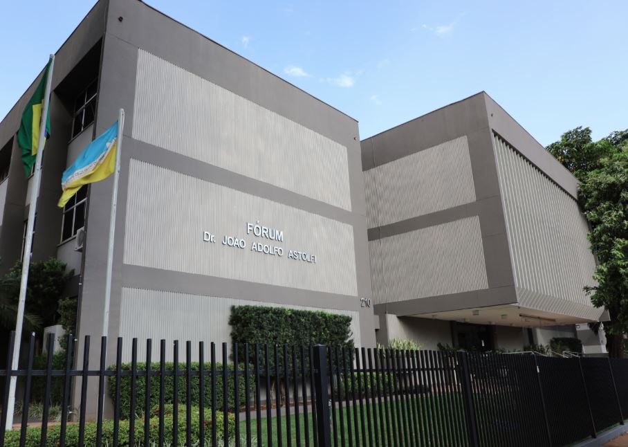 A Comarca de Dourados concluiu o calendário de sessões do Tribunal do Júri em 2025 com 50 julgamentos realizados ao longo do ano.