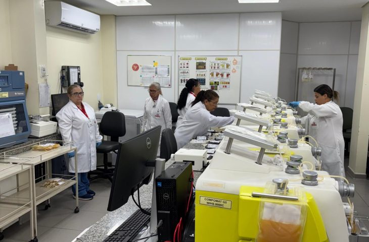 Mato Grosso do Sul recebeu um reforço estratégico para modernizar a Rede Hemosul MS: 39 novos equipamentos entregues pelo Ministério da Saúde, por meio do Novo PAC, ampliam a capacidade de armazenamento, processamento e envio de plasma em todo o estado