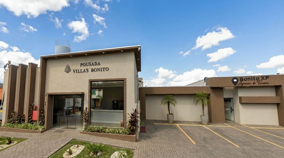 A confusão aconteceu no corredor do hotel, na região da Vila América, e foi registrada como vias de fato pela Polícia Militar.