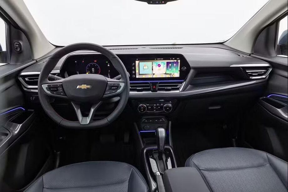 Telas como essa, cada vez mais presentes nos carros modernos, reúnem assistentes virtuais, rotas, aplicativos e dados do motorista em tempo real.