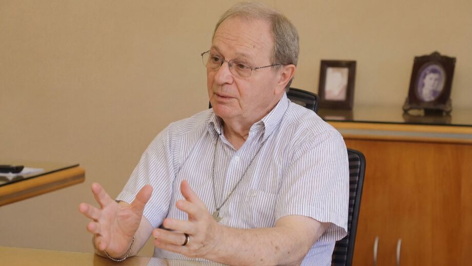 Após 26 anos como reitor, padre José Marinoni encerra sua trajetória na UCDB e será sucedido pelo padre Hermenegildo Conceição Silva.