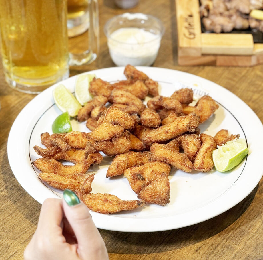 Público acompanha partidas decisivas em telão no Bosque dos Ipês, com clima de arquibancada, chopp e petiscos em Campo Grande.