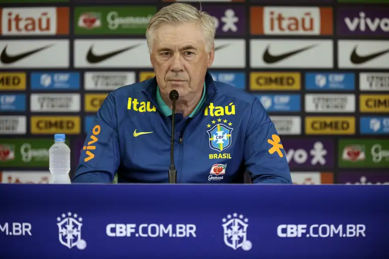 Ancelotti em coletiva de imprensa pela seleção brasileira