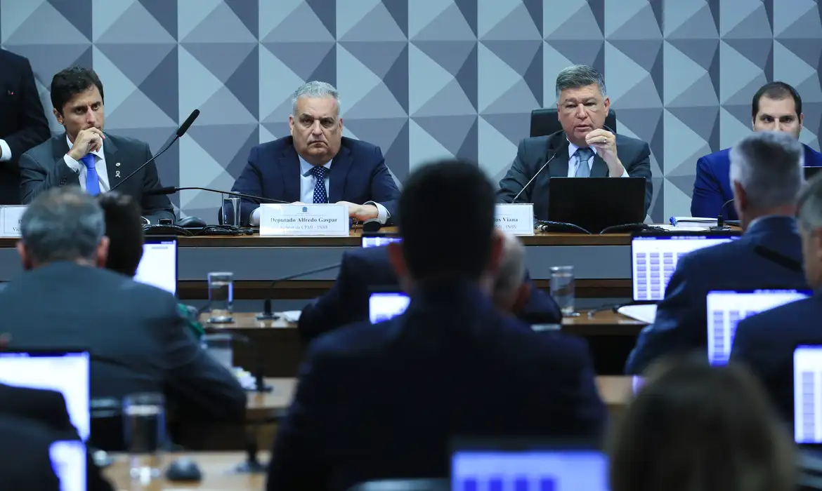 CPMI do INSS entra em nova fase e começa a ouvir ex-servidores e dirigentes de bancos investigados