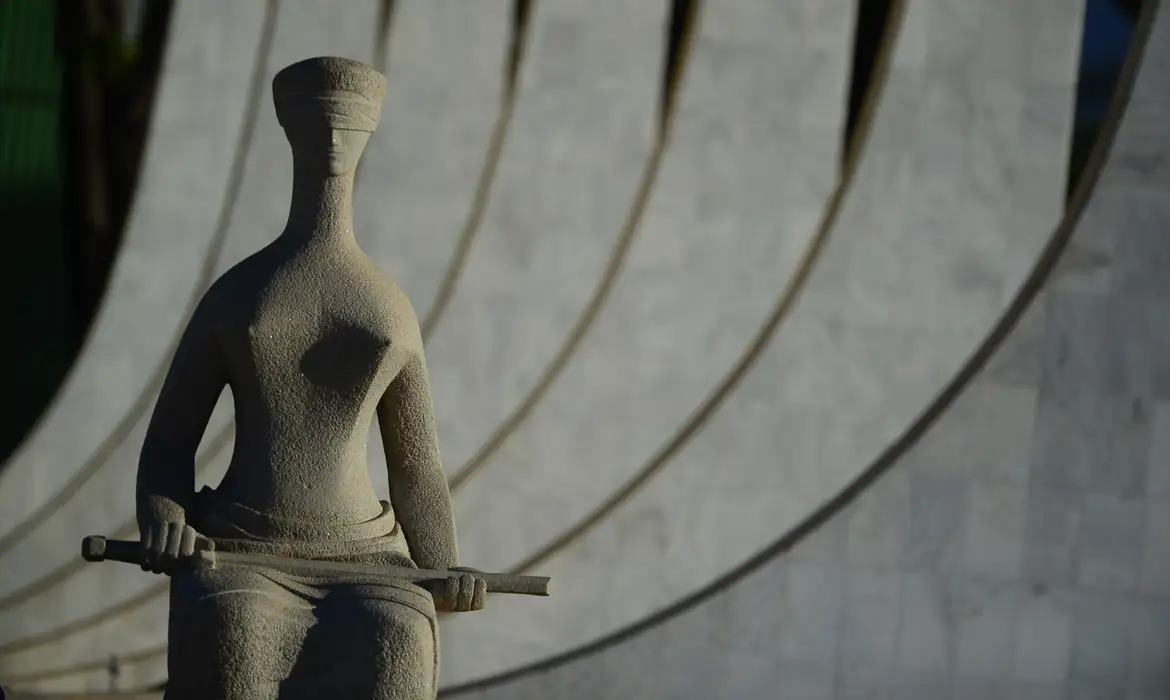 STF valida regra da reforma de 2019 para aposentadoria por incapacidade permanente.